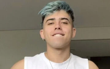 Luck Ra chocó con su auto y vivió un momento insólito con un fanático que le encaró con todo: el video