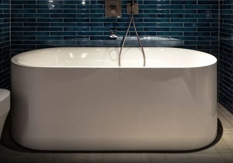 ESA BAÑERA VA A EXPLOTAR, ¿VERDAD?