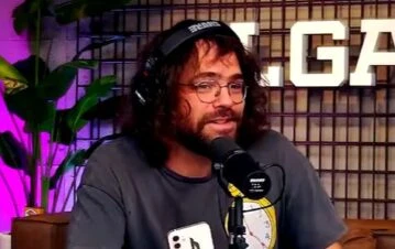 Peter Lanzani anunció a su nueva novia: es influencer y tiene 25 años