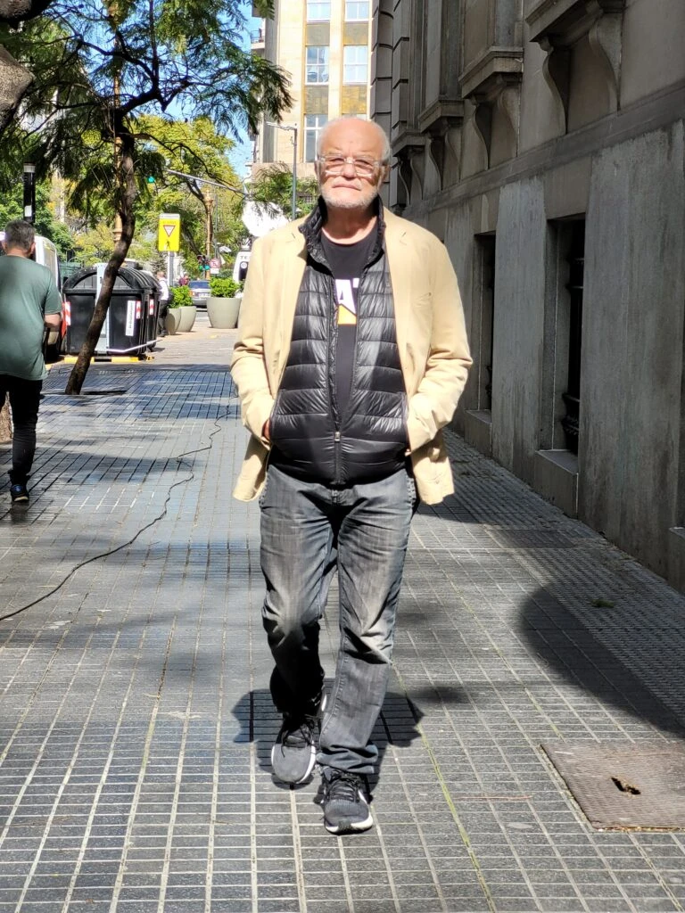 JUAN LEYRADO, A PASO LENTO, SE MOSTRO CONSTERNADO POR EL FALLECIMIENTO DE FANEGO.