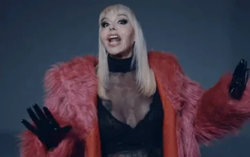 Dale play! Así es la canción que lanzó Adriana Aguirre: “Tiembla María Becerra”