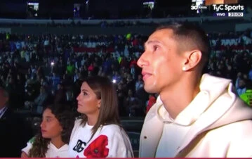 El llanto desconsolado de Ángel Di María y su esposa Jorgelina Cardoso en el homenaje de la Selección