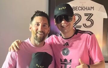 ¡Otra persona! Bizarrap mostró su cara sin gorra ni lentes durante un encuentro con Lionel Messi