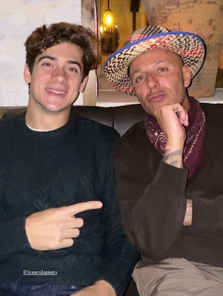 LA OTRA FOTO QUE NO GUSTO: EL ARGENTINO JUNTO A GABY ALVAREZ, RELACIONISTA PUBICO QUE PROTAGONIZO UN ACCIDENTE DONDE MURIO GENTE.