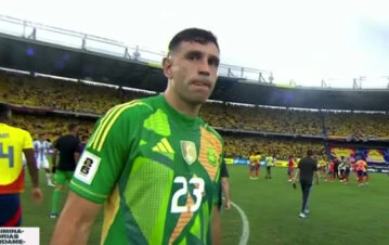 En Colombia acusan de violento al Dibu Martínez: el video de la polémica