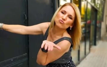 Los apasionados besos de Fernanda Iglesias con un compañero de LAM: “Ella lo ensarta”