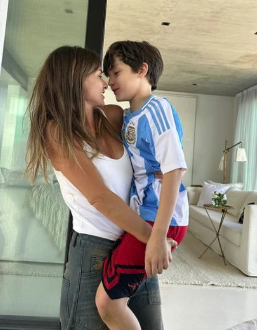 Pampita y su hijo Benicio