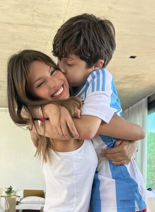 Pampita y su hijo Benicio Vicuña