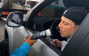 El video de El Polaco en un control de alcoholemia que causó revuelo