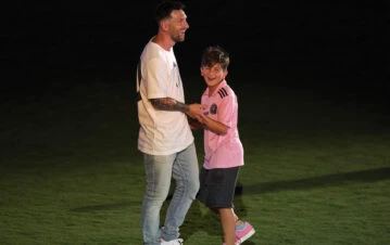 Lionel Messi tuvo que frenar una pelea de sus hijos Thiago y Ciro en medio de la cancha