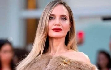 Angelina Jolie anunció la relación que tiene con un famoso cantante: las fotos