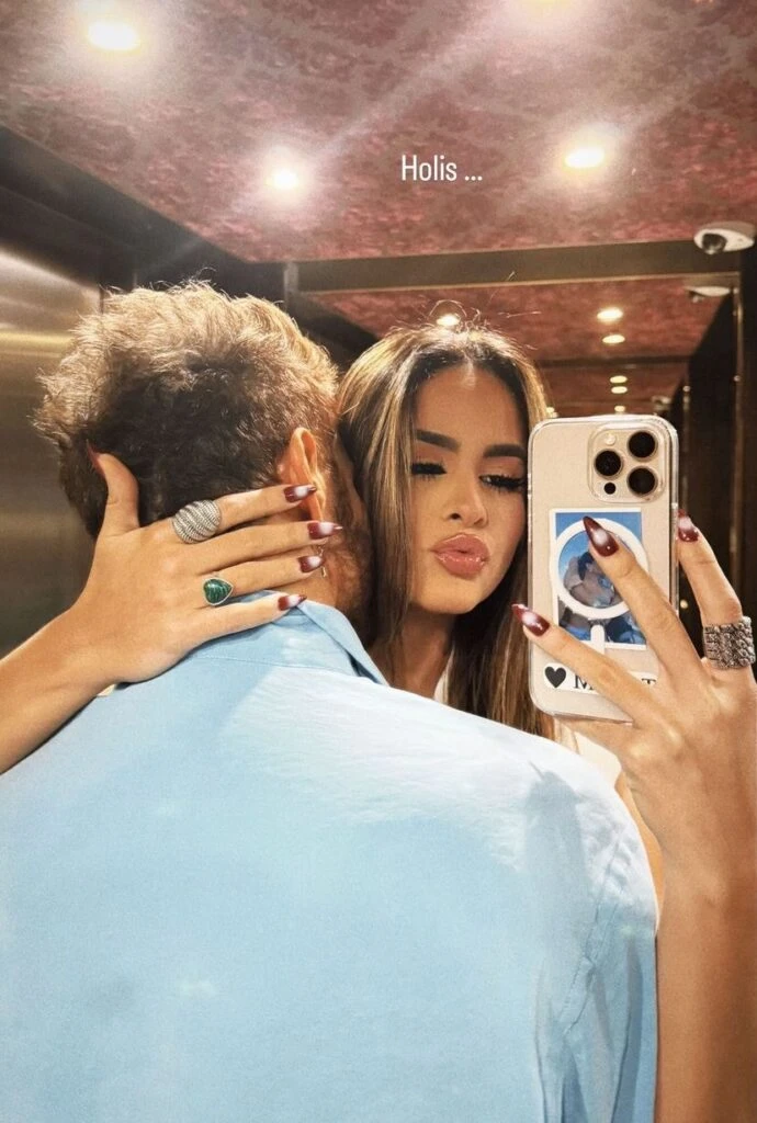 LA NOVIA DE AXEL BLANQUEO EL ROMANCE CON ESTA FOTO Y TANTO EL COMO ELLA RECIBIERON MUCHAS CRITICAS Y RECRIMINACIONES.
