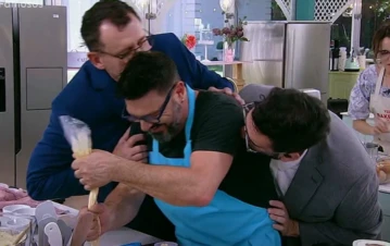 Por qué Damián Betular y Christophe Krywonis besaron apasionadamente a Damián de Santo en Bake Off
