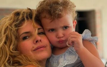 El llamativo y gracioso look playero de la hija menor de Isabel Macedo en Punta del Este