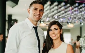 Cómo es y a qué se dedica Mandinha Martínez, la esposa del Dibu