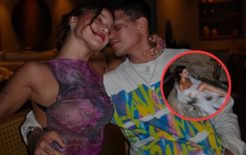 Las románticas vacaciones de Emilia Mernes y Duki junto a amigos en Brasil