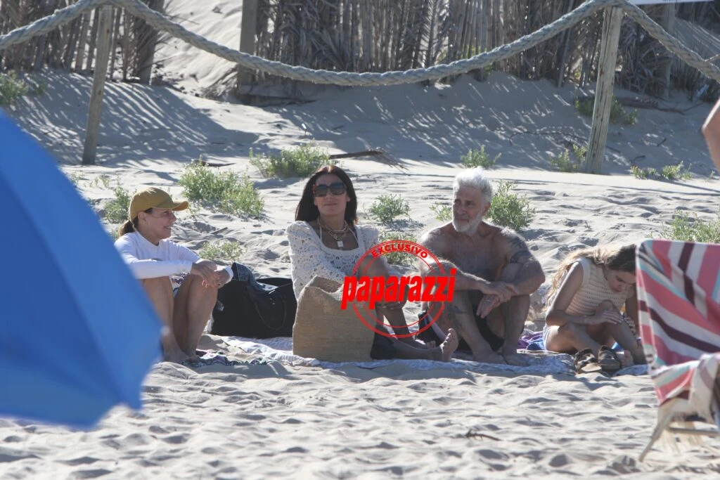 Flor de la V de vacaciones con su marido