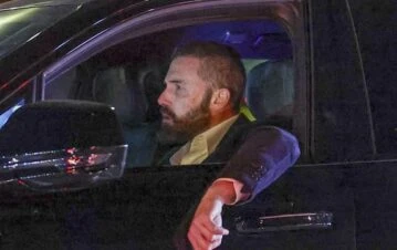 La desgarradora foto de Ben Affleck viendo cómo se quema su mansión en Los Ángeles