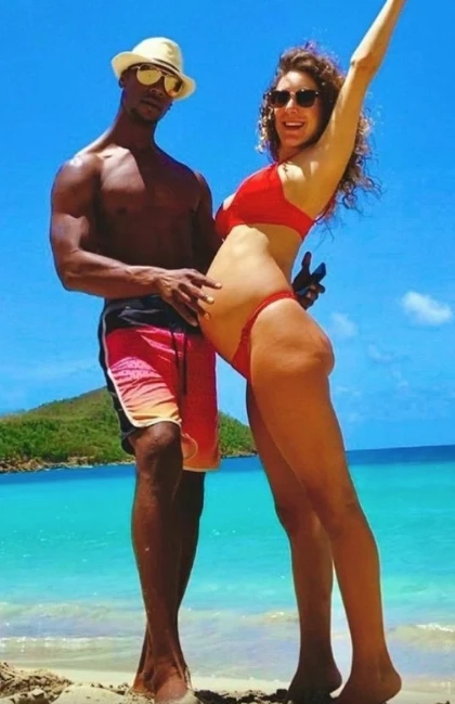 ANITA Y SU MARIDO, BRIAN, EN EPOCAS FELICES. FUERON PADRES DE UNA NENA A LA QUE LLAMARON BENDI, PERO AHORA SE SEPARARON.