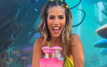La intimidad de la Pool party de Juli Poggio entre hongos, dj en vivo, flores y mucho flúor 