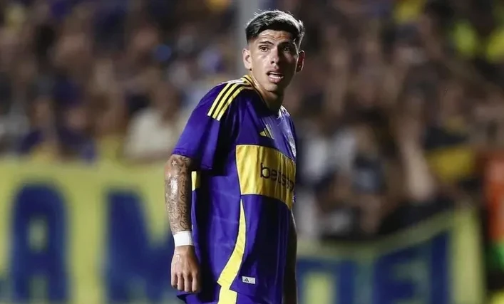 EL CHILENO PALACIOS ES EL REFUERZO DE MEJOR RENDIMIENTO EN BOCA, PERO EN LOS 3 MESES QUE LLEVA EN EL CLUB PASO POR UNA MISTERIOSA INTERNACION, FUE FOTOGRAFIADO CON LA HINCHADA DE COLO COLO Y BAJADO DE UNA CONVOCATORIA POR HABERSE QUEDADO DE JUEGA EN UN BOLICHE.