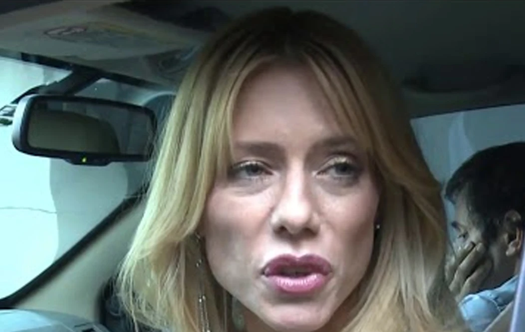 Nicole Neumann se quejó que el colegio de sus hijas les pone falta por sus viajes a Europa y la destrozaron