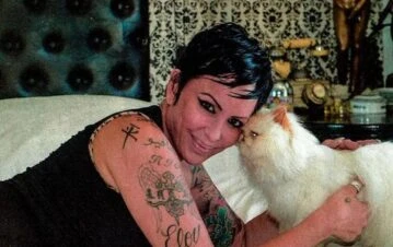 La decisión de vida que tomó Daniela Cardone con sus gatos embalsamados