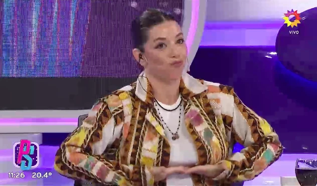 POCHI DE GOSSIPEAME, PANELISTA DE PURO SHOW, SE OPERA LAS LOLAS.