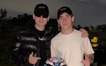 ¿Peleados? Por qué no aparece el logo de Bizarrap en el casco de Franco Colapinto