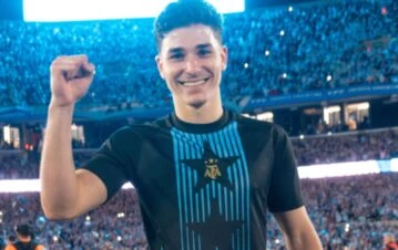 La emoción de Julián Álvarez tras el espectacular título de sus hermanos en España