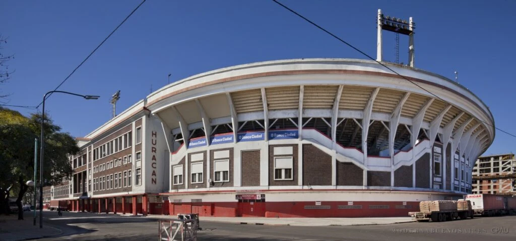 TODAS LAS VISTAS DEL DUCO SON MARAVILLOSAS. ¡QUE ESTADIO DE LUJO TIENEN EN LA QUEMA!