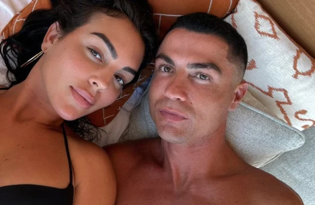 Cristiano Ronaldo se la jugó y le propuso casamiento a su novia argentina:  la sorpresa que le preparó - Revista Paparazzi