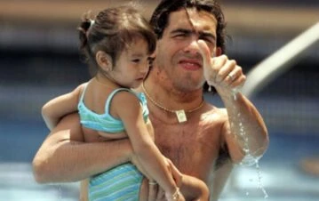 La hija de Carlos Tévez que se volvió viral: las fotos de Florencia