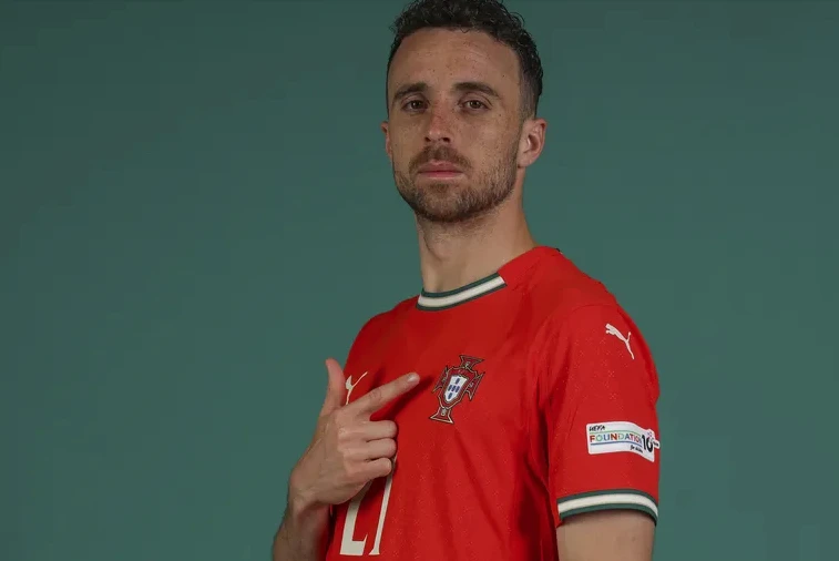 DIEGO JOTA CON LA CAMISETA DE LA SELECCION DE PORTUGAL, PAIS QUE HA ENTRADO EN CONMOCION POR SU FALLECIMIENTO.