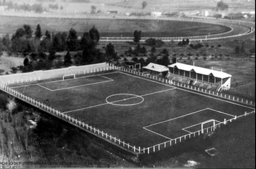 LA CANCHA CUANDO FUE INAUGURADA HACE 114 AÑOS. MARCELO BIELSA NI SIQUIERA HABIA NACIDO. HOY LLEVA SU NOMBRE.