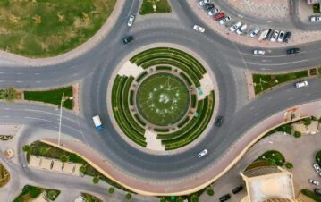 ¿Quién tiene prioridad en las rotondas? Solo la mitad de los conductores lo sabe