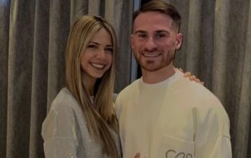 Las íntimas fotos de la novia de Alexis Mac Allister para mostrar cómo está su panza a los 6 meses de embarazo