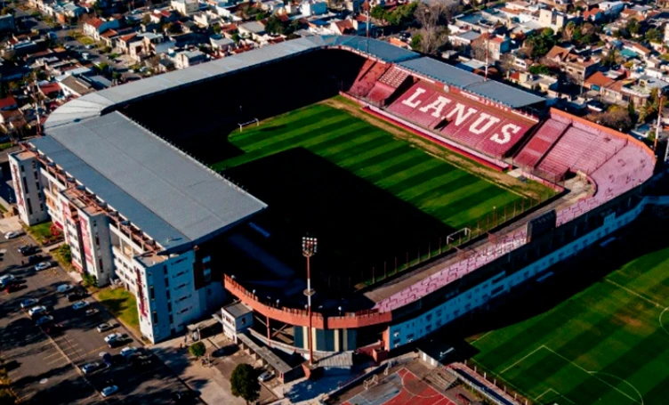 La Fortaleza Granata, aquella cancha de madera que hoy es orgullo de todos los hinchas de Lanús