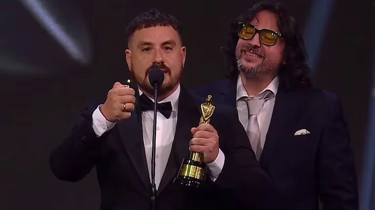 Quién es la misteriosa periodista que estuvo a los besos con Fede Bal en los Martin Fierro: "Es la notera de…"