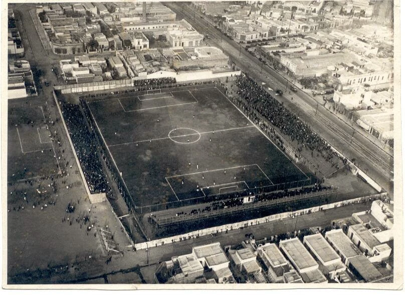 VISTA AEREA DE LA CANCHA DE ARGENTINOS EN 1932