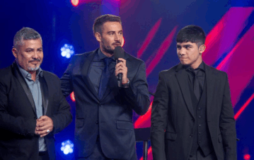 El emotivo momento de un participante junto a su padre en el escenario de La Voz Argentina