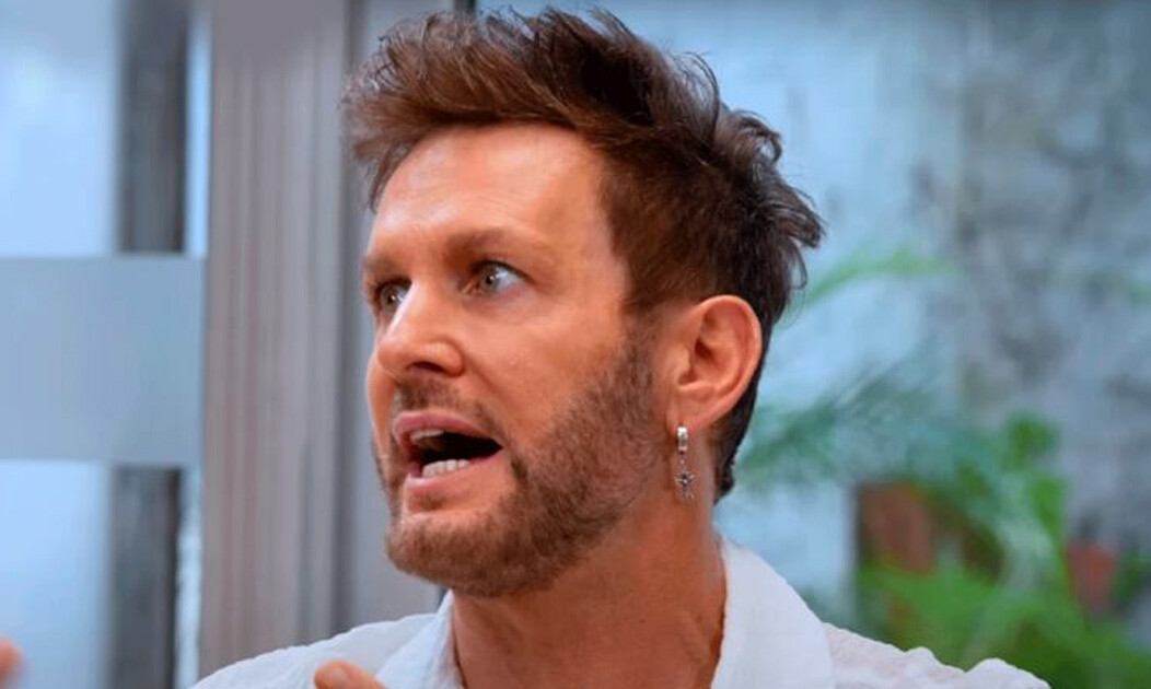 Una vestuarista denunció a Axel por acoso y estalló otro escándalo con el cantante: “En un hotel me…”