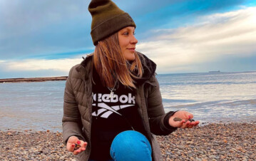 Quién era la periodista que murió a los 33 años al caerse de un acantilado en Mar del Plata