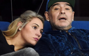 A cinco años de que no la dejaran entrar al velatorio de Maradona, Rocío Oliva pudo despedirse: "En su tumba, lloré como nena"