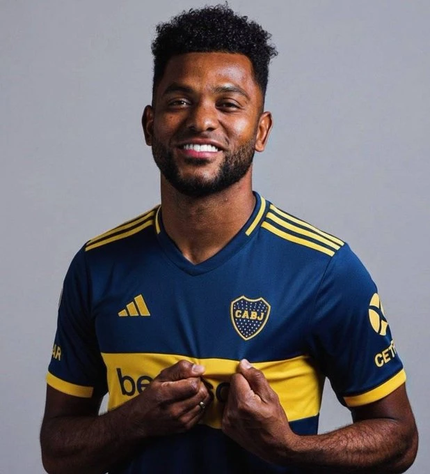 UNA IMAGEN QUE ALGUNOS CREEN POSIBLE A PARTIR DE LAS DECLARACIONES DE BORJA, EL COLIBRI CON LA DE BOCA.