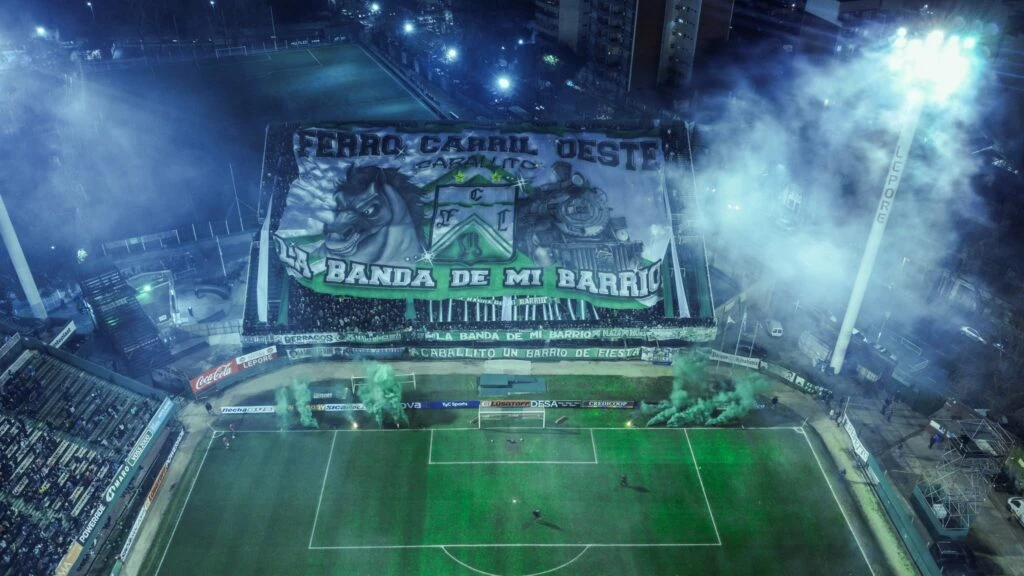 La hinchada de Ferro en el templo verdolaga.