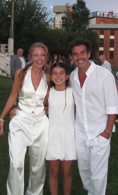 ROCIO, RUFINA Y CABRE, LOS TRES DE PUNTA EN BLANCO.