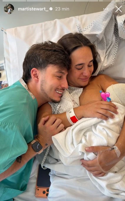 MARTINA STEWART, URIEL DE SIMONE, Y SU HIJA RUFINA, QUE NACIO HOY.