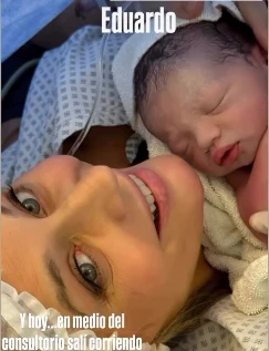 AUN DOLORIDA Y MOLESTA, ROCIO ABRAZO A SU HIJO.