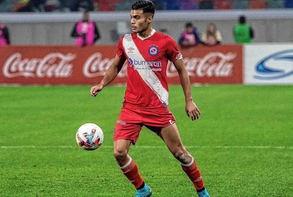 LA CLASE DE FAUSTO VERA PARA MANEJAR LA PELOTA CUANDO JUGABA EN ARGENTINOS JUNIORS. AHORA LO DISFRUTARA RIVER.